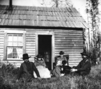 1900AbtFredCathHoerthRight.jpg, 200*176