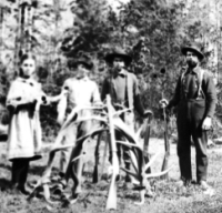 1900AnnaChsFrankFredHoerth.jpg, 200*192